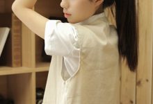 长发美女清新迷人居家写真图片-美图岛