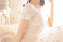 床上美女长腿翘臀大胆诱惑写真-美图岛