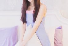 床上吊带裙美女美腿性感写真图片-美图岛