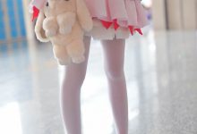 甜心萝莉美女粉红短裙白丝美腿cos诱惑写真-美图岛