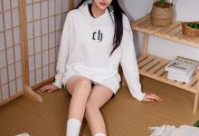 足愉心 NO.022 可乐（搭配：白色卫衣、黑色打底裤、运动鞋、肉丝色袜、白色长筒棉袜）[110P+2V／13.5GB]-美图岛