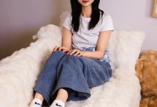 足愉心 NO.027 奶芙（搭配：白色T恤、牛仔长裤、德训鞋、白色棉袜、裸足）[110P+2V／19.4GB]-美图岛