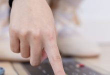 物恋传媒 No.2565 泡泡-平底鞋、薄白丝大腿袜、体操服 [158P1V-3.59GB]-美图岛